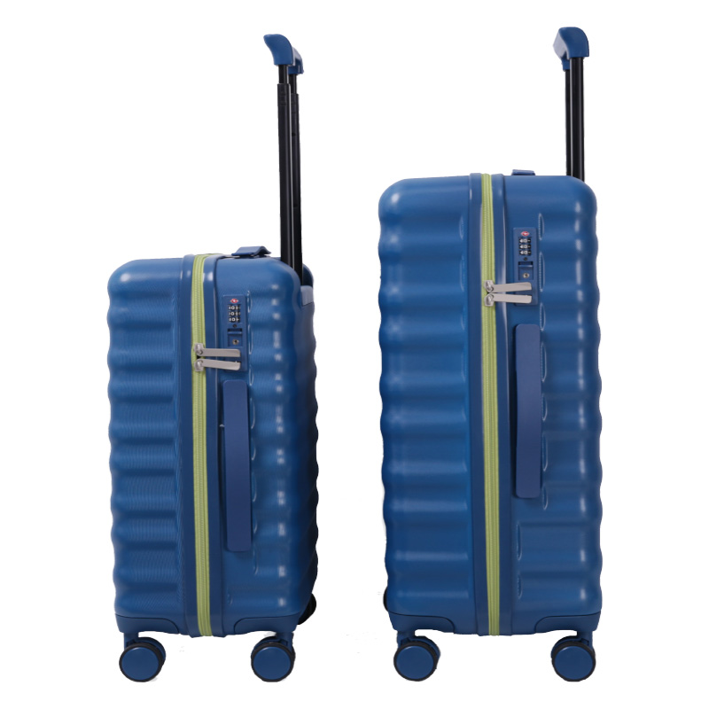 Hardshell spinner suitcase set with multiple sizes
