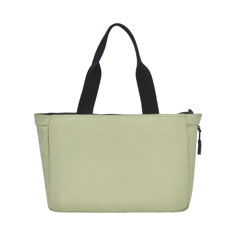 Spacious weekend travel bag